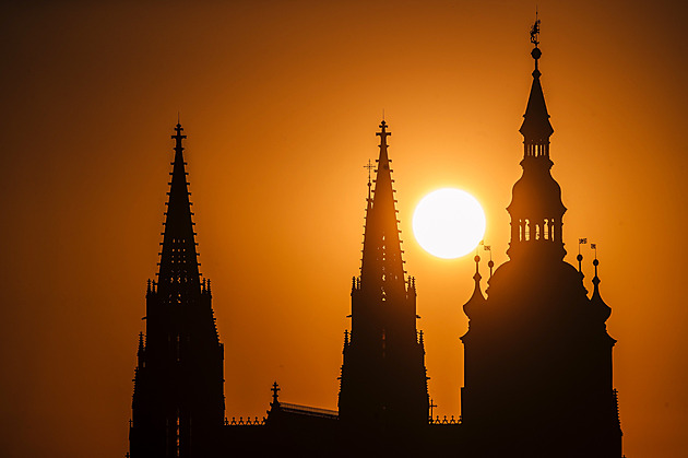 Začíná astronomické léto, nejdelší den roku vystřídá nejkratší noc