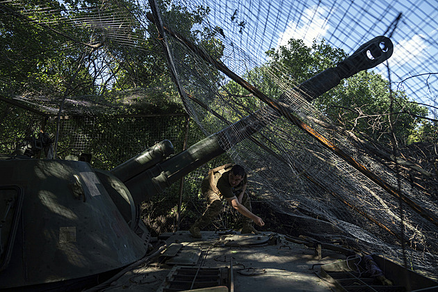 Rusové postupují na východě Ukrajiny, připustil Kyjev. Bojuje se po celé frontě