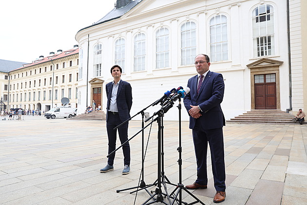 Prezident Pavel jmenuje Výborného ministrem zemědělství. Hokejový svaz rozhodne o reprezentačním kouči Jalonenovi