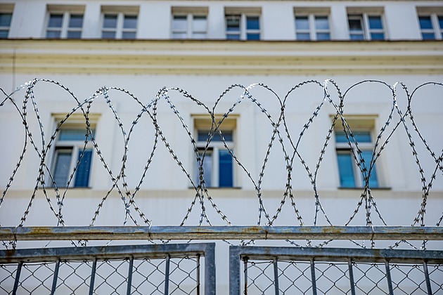 KOMENTÁŘ: Kriminály v čase úspor: na vězních raději nešetřeme