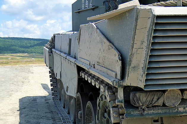 Leopardy v „českých barvách“. Na Ukrajině je kosí poruchy, co si od nich slibuje naše armáda?