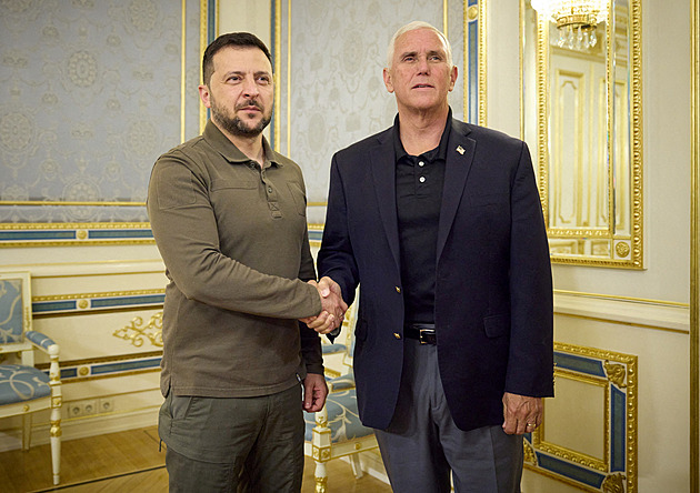 Mike Pence přijel na nečekanou návštěvu Kyjeva. Setkal se s prezidentem