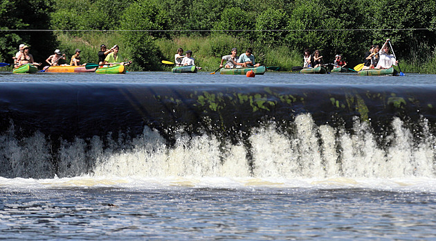 Skalních vodáků ubývá, mladí na lodích koukají do mobilu, říká šéf půjčovny