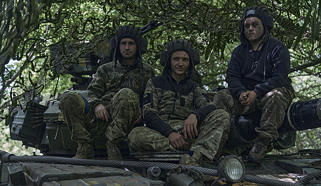 Rusové se připravují na obranu Krymu, tvrdě se bojuje u Bachmutu a Lymanu