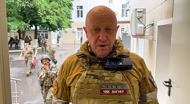 Rozkol elit, pád křehké diktatury. Slabost Ruska je zřejmá, míní Zelenský