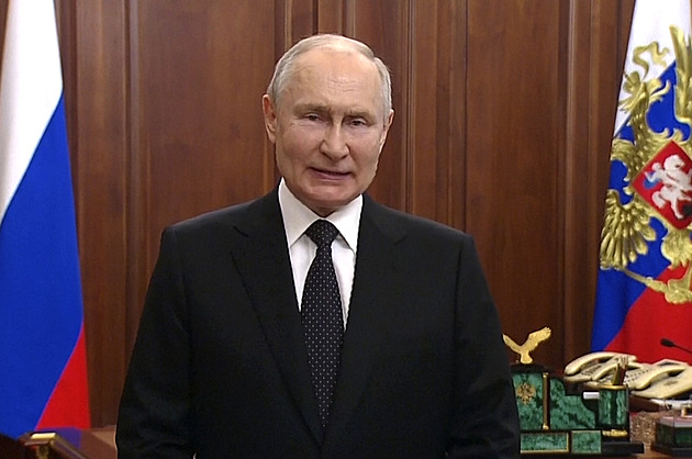 Putinovo letadlo přistálo v Petrohradu. Prezident pracuje v Kremlu, tvrdí mluvčí