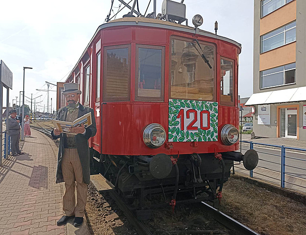 Bechyňka slaví 120 let, s legendární Elinkou se svezl i František Křižík