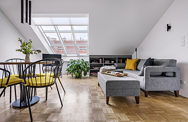 Se šikminami v podkroví si designérka poradila skvěle. Podívejte se