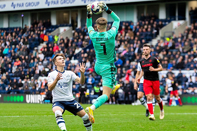 Byl tak statečný! Anglický brankář o českém jménu i dědovi, hrdinovi z tanku