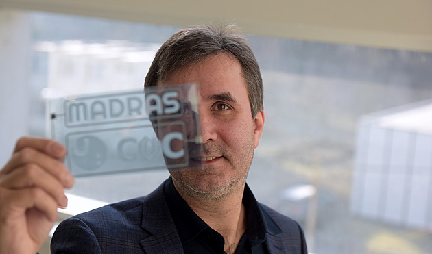 Vědec pardubické univerzity pomáhá vyvíjet chytrou baterii, sama se opraví