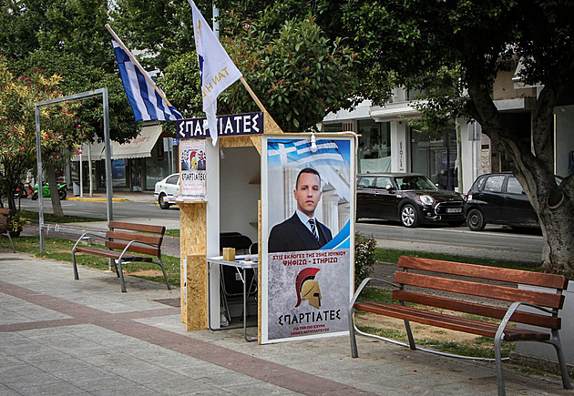 Nejsme fašisti, tvrdí Sparťané. Řecký úkaz brojí proti migraci, Ukrajinu neřeší