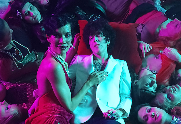 Žhavá lesbická líbačka. Radka Pavlovčinová natáčela klip s LP