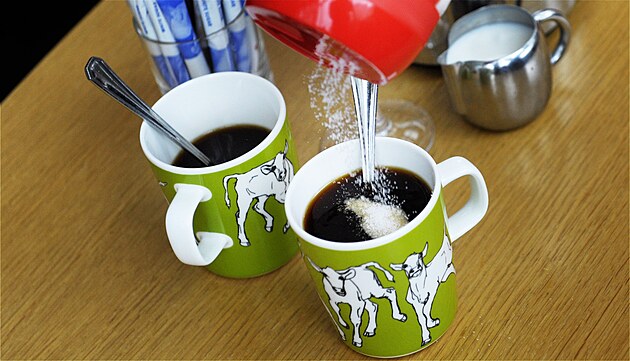 Um�l� sladidlo do obl�ben� k�vy pou��v� mnoho lid� bojuj�c�ch s n�sledky...