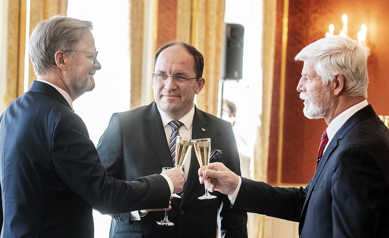 Cena rohlíku není na mně, řekl Výborný. Miliardy chce ušetřit i ...