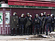 Francouzsk policie zasahuje v Nanterre, kde se konala pietn akce vzpomnajc...