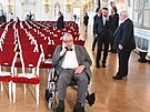 Karel Schwarzenberg eká ve panlském sále Praského hradu na zahájení...