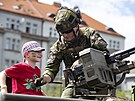 Armáda se v centru Prahy pedstavila statickými i dynamickými ukázkami v rámci...