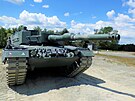Moderní verze Leopardu 2 mohou bojovat s cíli na vzdálenost n�kolika tisíc...