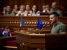 Ukrajinský prezident Volodymyr Zelenskyj bhem vystoupení v parlamentu  (28....