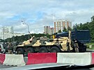 Na okraji Moskvy se objevují vojenské zátarasy