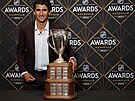 Matty Beniers ze Seattlu s Calder Memorial Trophy pro nejlepího nováka NHL.