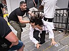 Turecká policie po kadoroním istanbulském pochodu hrdosti komunity LGBT+...