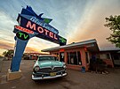 ada motel lemujících Route 66 se drí tradice neonových nápis. Ubytovat se...