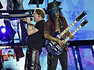 Axl Rose a Slash z Guns N' Roses na festivalu Glastonbury (24. ervna 2023)