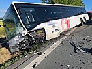 U Bílého Újezdu se srazil autobus s autem. (26. ervna 2023)