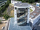 Inspirací stavby na skalním masivu byl restaura�ní pavilon Cliff House na...