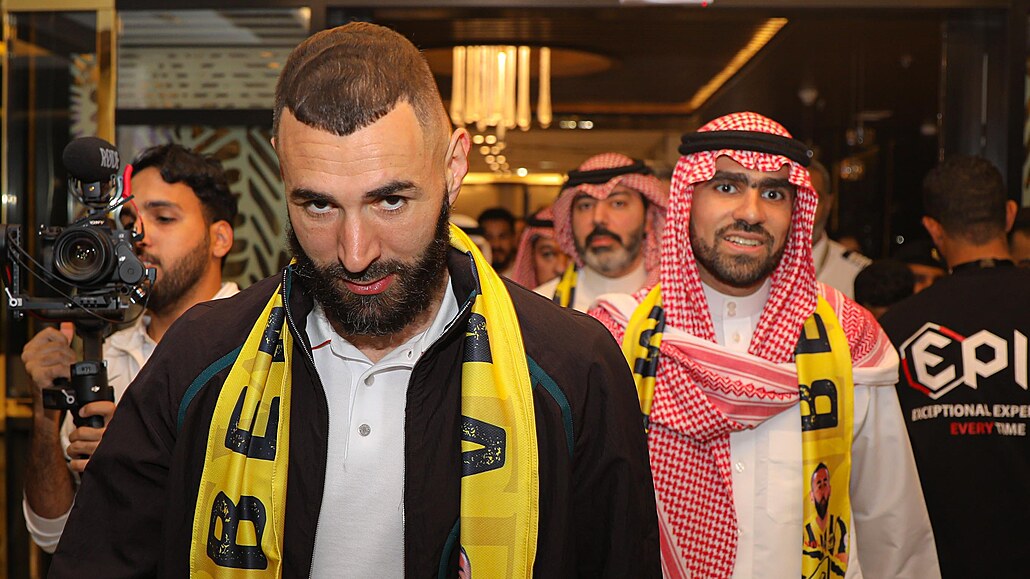 PICHÁZÍM. Karim Benzema v Saúdské Arábii.