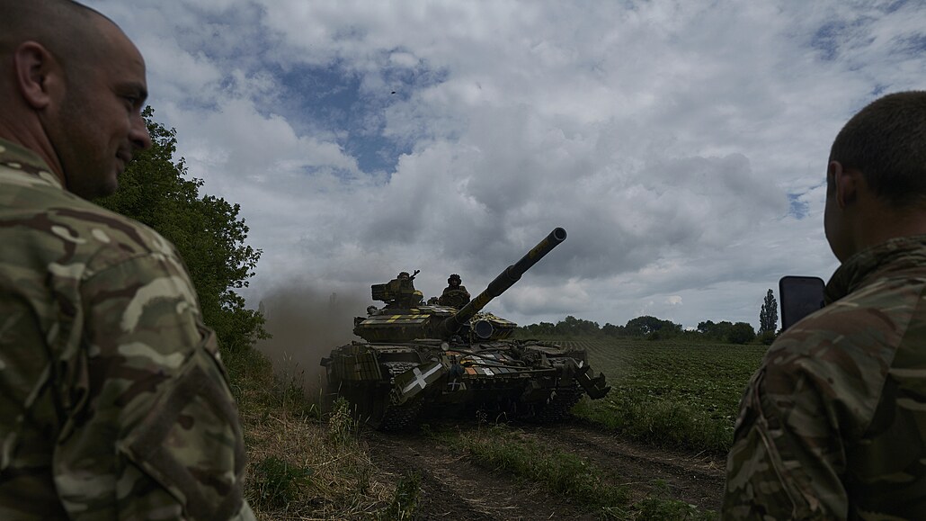 Ukrajintí vojáci na frontové linii poblí Bachmutu (17. ervna 2023)