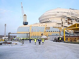 Její délku 365 metr� agentura AFP p�irovnává ke t�em a p�l fotbalovým h�i�tím,...