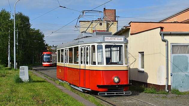 Historick� tramvaj 4MT p�ezd�van� Plech�� bude slou�it jako kav�rensk�.