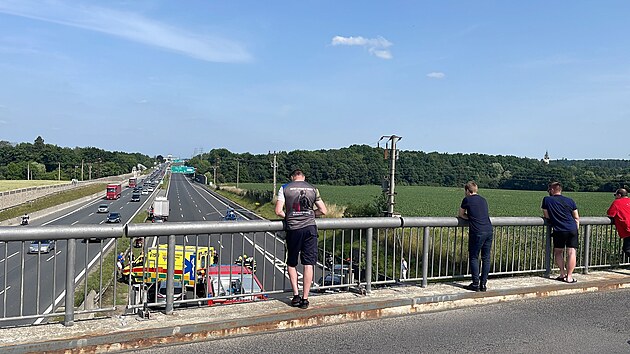 Vn nehoda osobnho vozu a motorky zastavila provoz na dlnici D1 na vjezdu z Prahy. (22. ervna 2023)