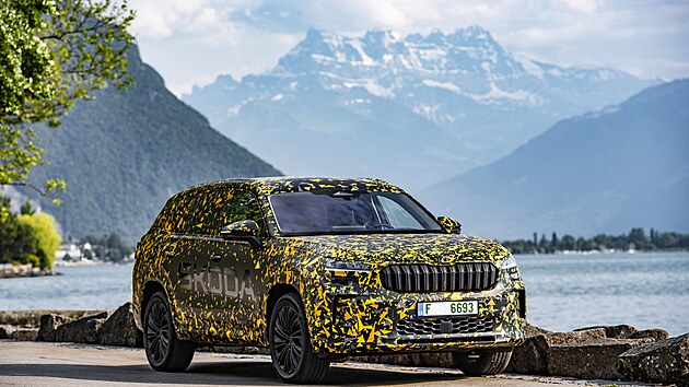 Prvn� svezen� s maskovan�m prototypem nov� �kody Kodiaq