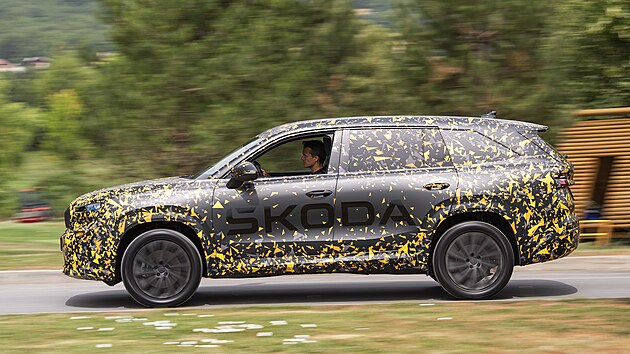 Prvn� svezen� s maskovan�m prototypem nov� �kody Kodiaq