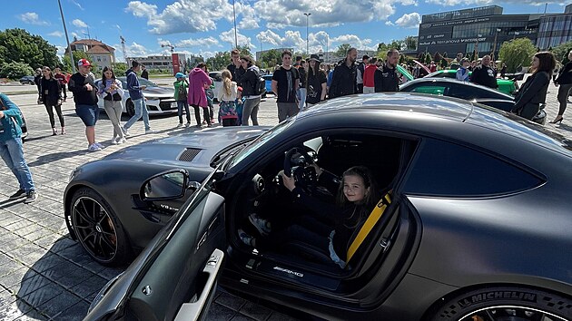 SUPER RIDE CAR FEST piveze ped antovku luxusn kousky