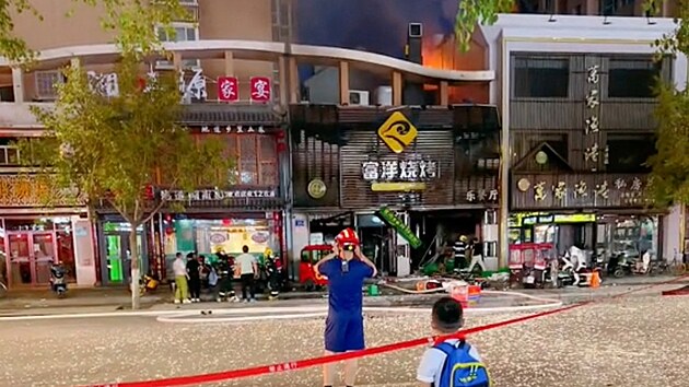 Hoc budova po vbuchu plynu v restauraci s grilovnm ve mst Jin-chan v nsk provincii Ning-sia. (22. ervna 2023)