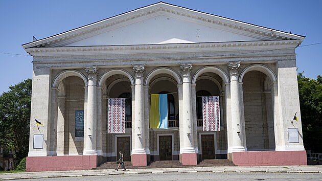 Budova Chersonskho hudebnho a inohernho divadla Mykoly Kulie. (24. ervna 2023)