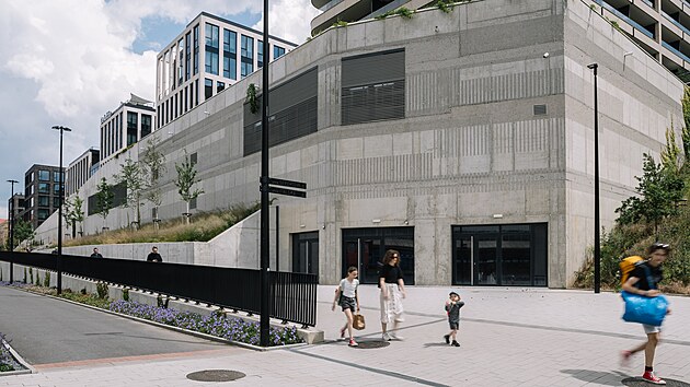 Kancel��sk�, bytov� a komer�n� komplex Churchill Square vyplnil v roce 2020...