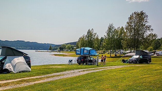 Kemp Mod��n v Lipn� nad Vltavou u� se za��n� postupn� plnit hosty.