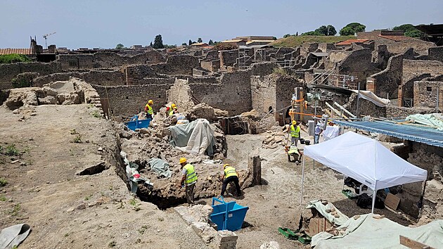 Probhajc archeologick prce v Pompejch. (22. ervna 2023)