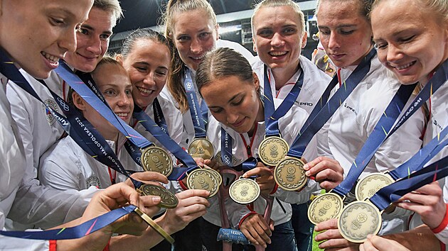 esk ragbistky vybojovaly na Evropskch hrch bronzov medaile.