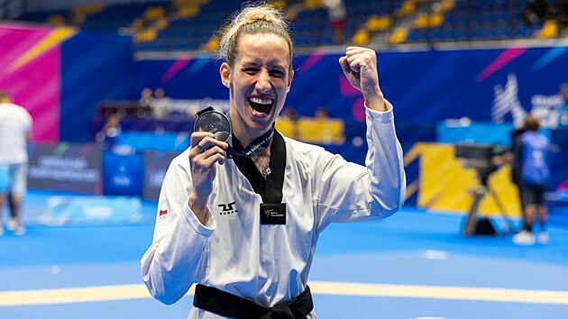 Ödenen ağırlığın getirdiği riskle tekvando oyuncusu Štolbová altını istiyor.  Rakipler umursamıyor