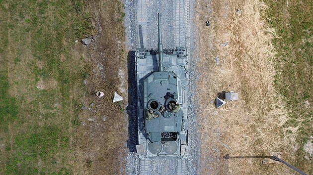 Tank Leopard 2A4, kter esko dostalo darem od Nmecka. Celkem jich armda zsk trnct, dalch padest by chtla zakoupit v nejmodernjch verzch 2A8.