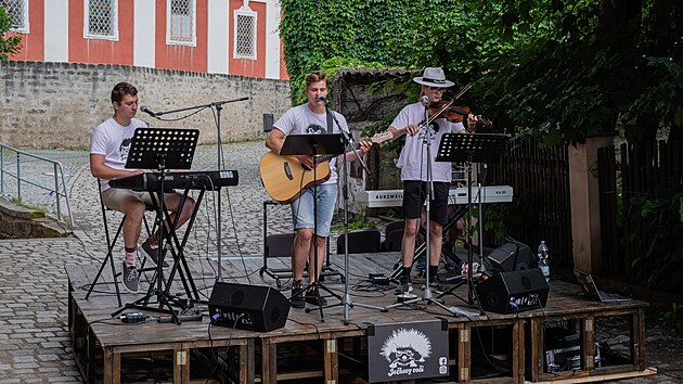 Akce M욝ansk� pivovar �ije! spojila komentovan� prohl�dky n�kdej��ho pivovaru s muzikou a vystoupen�m d�t�. (25. �ervna 2023)