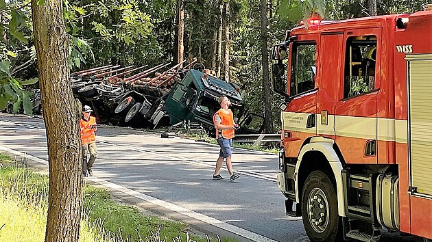 Tragick� nehoda na Plze�sku. �idi� osobn�ho auta zem�el po st�etu s n�kladn�m. (22. 6. 2023)