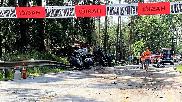 Tragick nehoda na Plzesku. idi osobnho auta zemel po stetu s nkladnm. (22. 6. 2023)