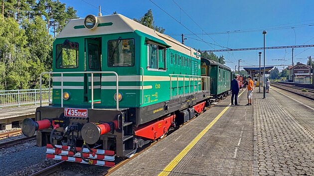 Hektor T435.0145 v ele nostalgickho vlaku D Nostalgie z Povan do Bezdruic